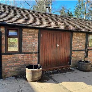 Cottage In Jacobean Farmhouse Grounds Tenbury Exterior photo