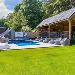 Luxurious Winter Or Summer 32C Heated Pool Private Hot Tub & Bar Deal Kent Exterior photo