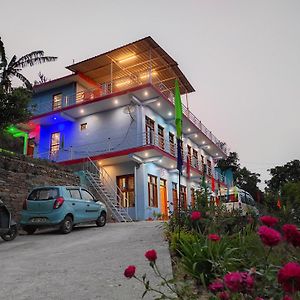 Radha Gopal Royal Resort Kausani Exterior photo