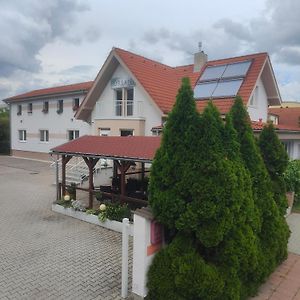 Hotel Orlan Pozsony Exterior photo