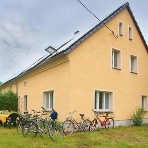 Bauernhaushalfte Uber Zwei Etagen Mit Garten, In Ruhiger Lage Horka Exterior photo