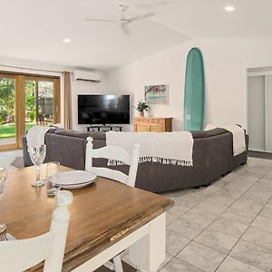 Jasmin Beach Escape Villa Kawana Waters Exterior photo