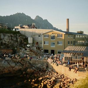 Trevarefabrikken Hotel Henningsvær Exterior photo