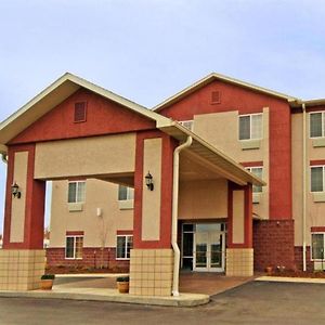 Paola Inn And Suites Exterior photo