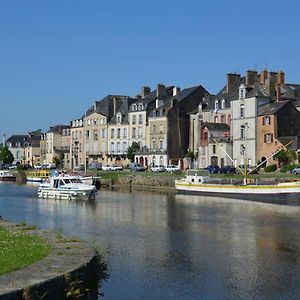 Spacieux T3 Lumineux Dans Quartier Historique Avec Wifi Redon Exterior photo