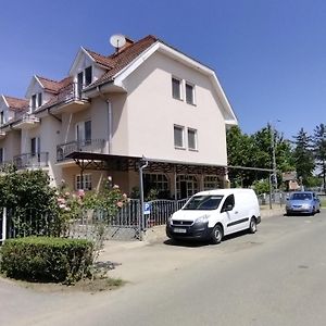 Start Panzió-Étterem Hotel Hajdúszoboszló Exterior photo