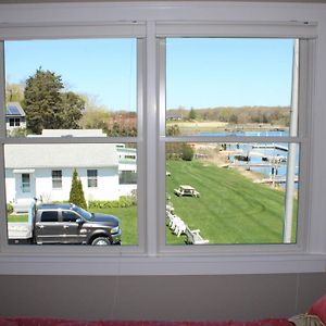 Waterfront Shared Guest House Suite 1 Riverhead Exterior photo