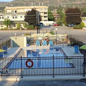 Flamingo Motel Penticton Exterior photo