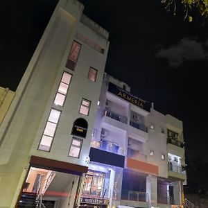 Townhouse Oak Armeria Hotel Lakhnau Exterior photo