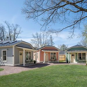 Queen City Bungalow & Cottages Burlington Exterior photo