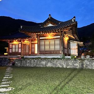 Wanju Hanok Pension Hyurim Hotel Exterior photo