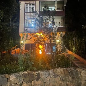 Uzungol Nehir Kenarinda Doga Icinde Merkezi 3 Yatak Odali Buyuk Suite Daire Caykara Exterior photo