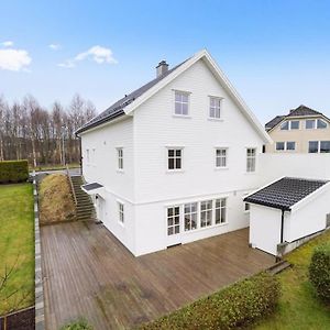 House With 5 Bedrooms, 2 Bathrooms, Available For Ons Stavanger Exterior photo