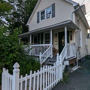 Stunning 4Br Home Close To Nyc Teaneck Exterior photo