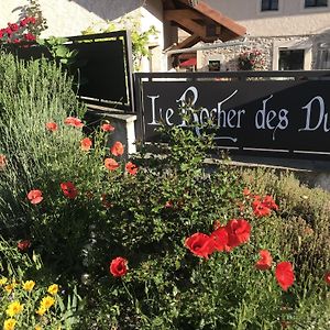 Le Rocher Des Ducs, Vue Sur Montagne, Abris Voitures Et Motos Panzió Le Glaizil Exterior photo