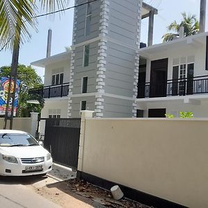 Priyalanka Aprtments Apartman Wadduwa Exterior photo