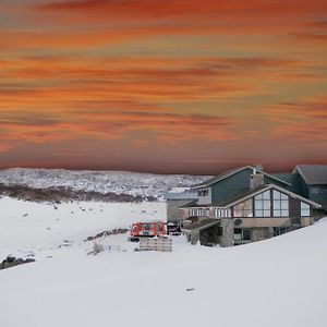 Barrakee Ski Lodge Perisher Valley Exterior photo