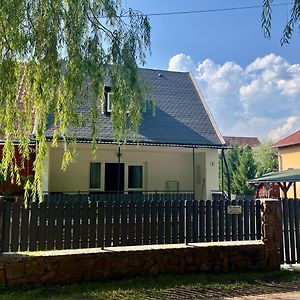 Illa Berek Villa Ábrahámhegy Exterior photo