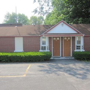 Pinecrest Motel Clinton Exterior photo