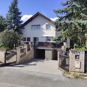 Cozy Gardens Apartments In Prága Exterior photo