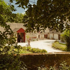 Le Barn Hotel Bonnelles Exterior photo