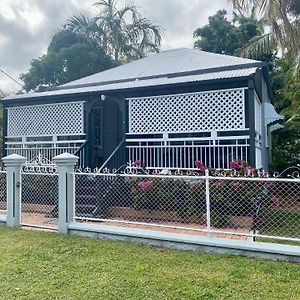 Tropical Oasis On Perkins Street Villa Townsville Exterior photo