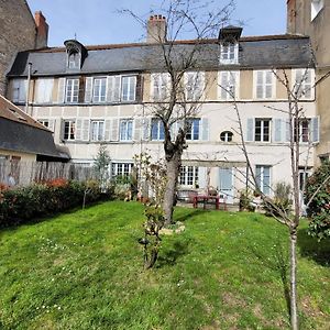 La Cour Du Chateau Panzió La Charité-sur-Loire Exterior photo