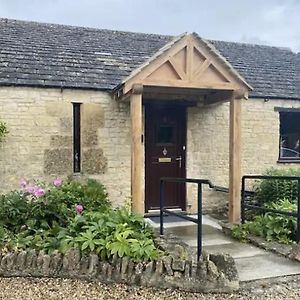 Cosy Cotswold Barn Conversion In Andoversford Apartman Exterior photo