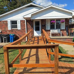 Accessible Art Bungalow Apartman Evansville Exterior photo