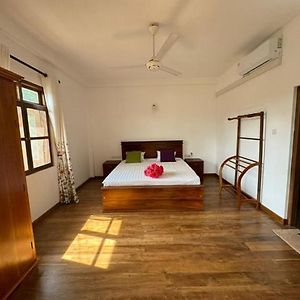 Golden Buddha Holidays Apartman Aluthgama Exterior photo