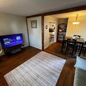 Comfortable And Cozy Apt With Parking Apartman Burlington Exterior photo