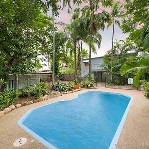 Palms In The Estate Apartman Townsville Exterior photo