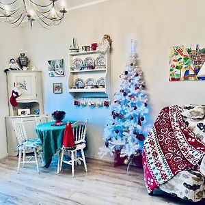 Cozy Christmas Apartment In A Historical Town Sillamäe Exterior photo