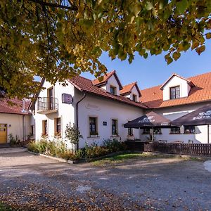 Penzion Stribrna Lhota Hotel Mníšek pod Brdy Exterior photo