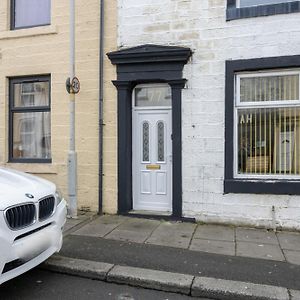 Family Stay On Barnes Street Clayton-le-Moors Exterior photo