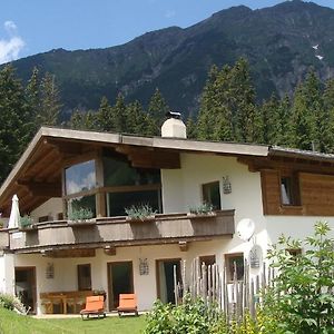 Haus Moosalm Apartman Berwang Exterior photo