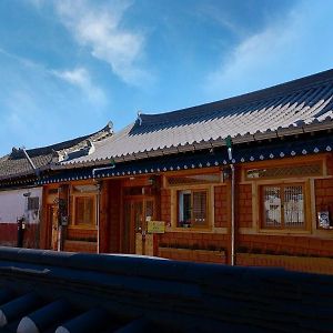 Jeonju Pension Raw Hwangtobang Csondzsu Exterior photo