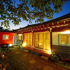 Jeonju Hanok Geugot Stay Csondzsu Exterior photo