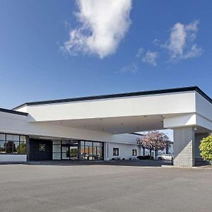 The Lux Hotel & Conference Center, Ascend Hotel Collection Waterloo Exterior photo