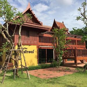 Ruen Thai Jong Lux Hostel Phitszanulok Exterior photo