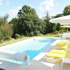 Spacious Holiday Home In Sussac With Pool Châteauneuf-la-Forêt Room photo