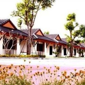 Bangrak Resort Nakhon Szavan Exterior photo
