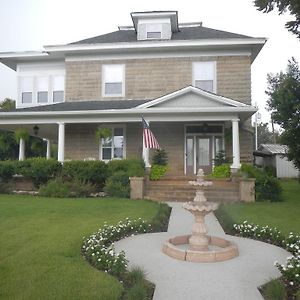 Sandstone Street Bed And Breakfast Llano Exterior photo