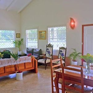 The Yellow Palm Villa Soufrière Room photo