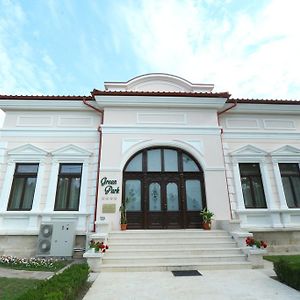 Green Park Boutique Hotel Foksány Exterior photo