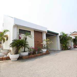 Bualuang Hotel Angthong Exterior photo