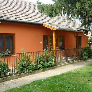 Vadregény Vendégház Hotel Vámosmikola Exterior photo