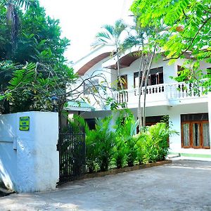 French Garden Tourist Rest Hotel Anuradhapura Exterior photo