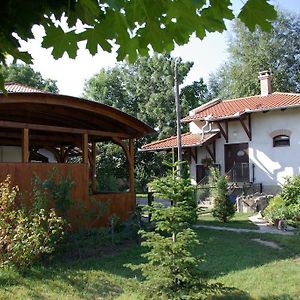 Dabasi Lovas Vendégház Hotel Exterior photo