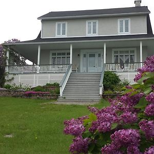 Auberge Gite Maison Des Lilas Panzió La Malbaie Exterior photo